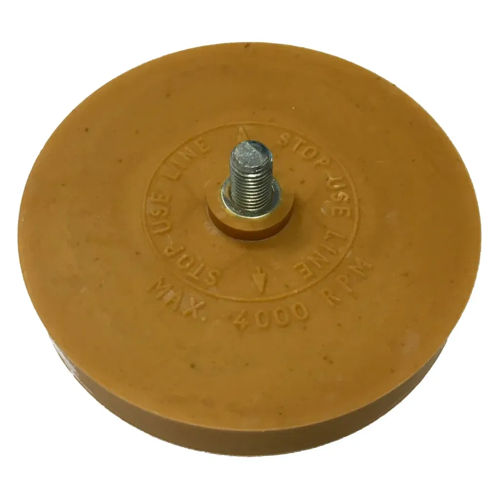 een gladde caramelschijf voor het verwijderen van stickerresten