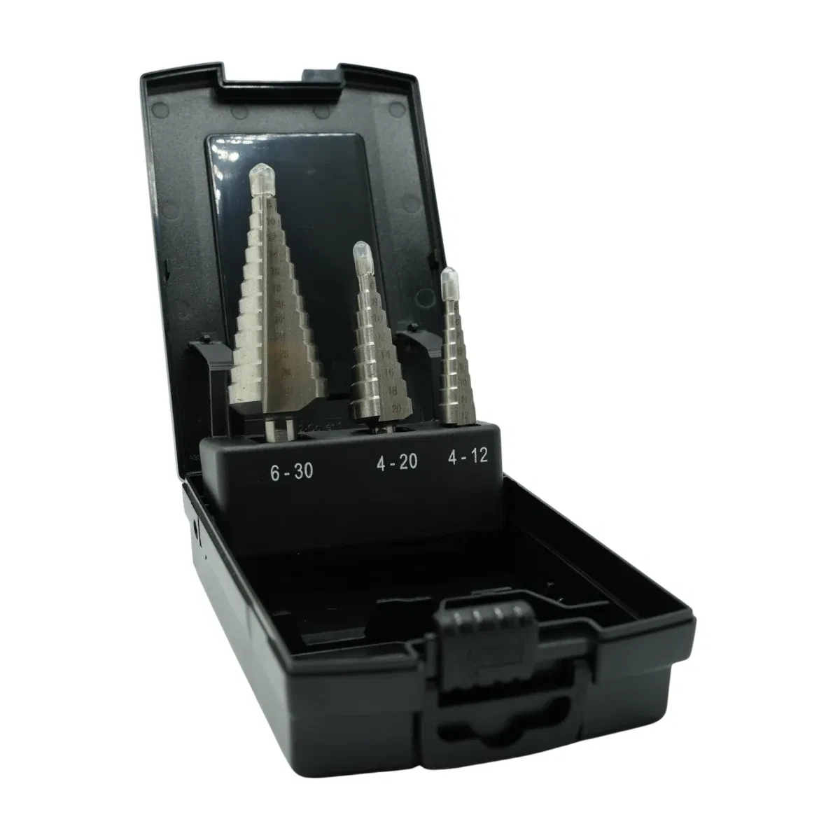 Een borenset met 3 stappenboren voor het opboren van gaten